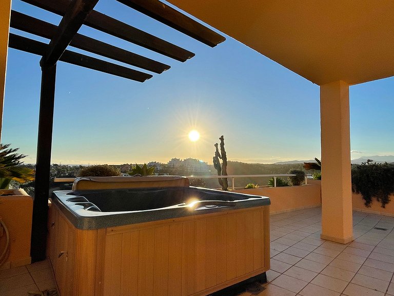 Jacuzzi private @ Club la Costa by Solrentspain