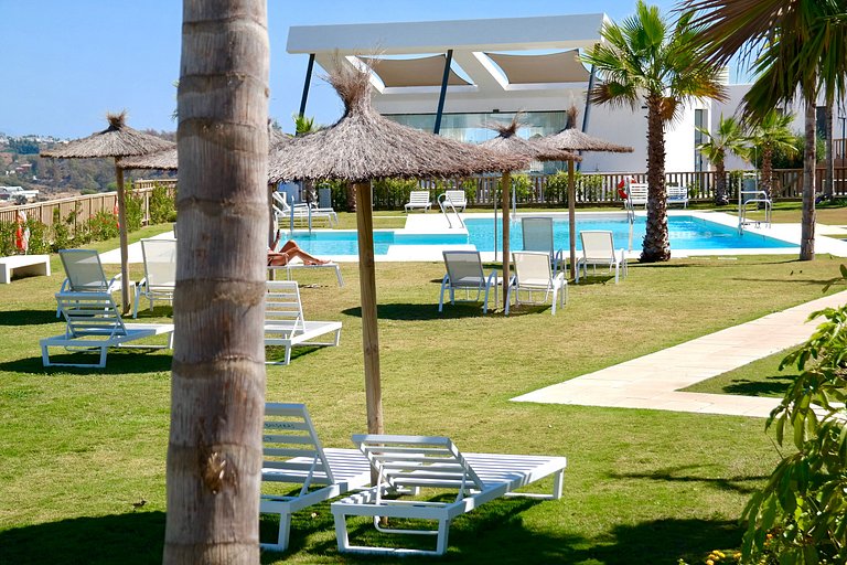 Lujoso apartamento en planta baja en Casa Banderas La Cala