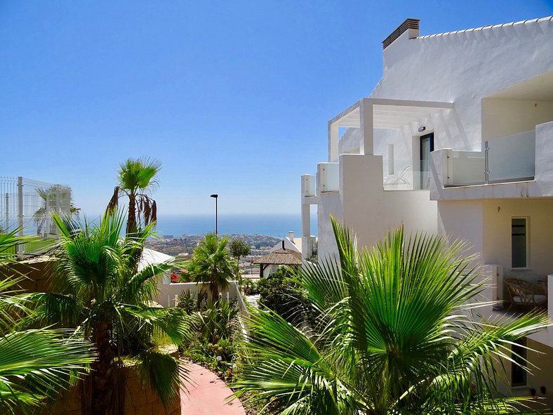Holiday vacation home in Benalmadena with padel and pool