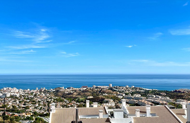 PENTHOUSE VACATION BENALMADENA WITH PRIVATE HOT TUB